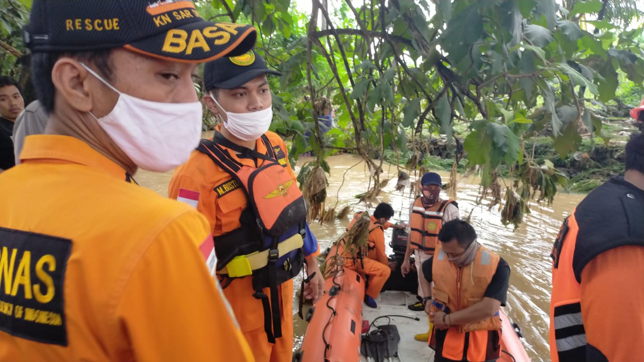 Banjir Bandang Terjang Kota Cilegon, Satu Orang Hilang Terseret Arus