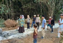 Gunakan APBD, Kelurahan Tegalsari Bangun Jalan Paving Block di Lingkungan Tamiang