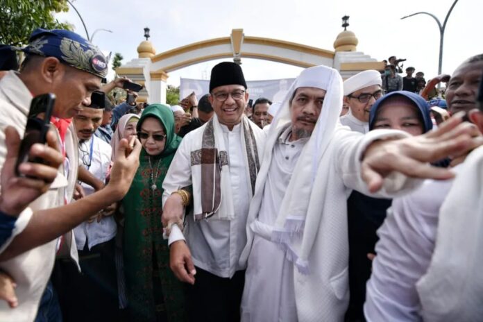 Bakal calon Presiden, Anies Baswedan saat mengunjungi Kesultanan Banten. (Foto: Instagram Anies Baswedan)