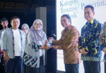 Melalui Program Baja Mantra, Pj Gubernur Al Muktabar Raih Penghargaan Ekbispar Award 2024