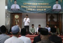Buka Puasa Bersama Masyarakat Curug, Sekda Kota Serang Harap DKM Bisa Buat Masjid Ramai