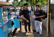 Bakal Calon Walikota Serang Bambang Janoko Turun ke Jalan Bagi-bagi Takjil