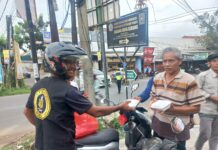 Jumat Berbagi, Perisai Banten Bagikan Ratusan Nasi Bungkus dan Snack