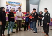 Ormas Jawara Banten Bersatu Bagikan Ratusan Sembako bagi Kaum Dhuafa di Tangerang