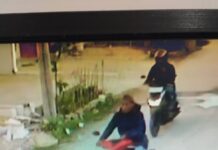 Aksi Maling Motor di Perumahan Keragilan Griya Sentosa Terekam CCTV, Pelaku Dua Orang