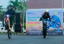 PLN UID Banten Gencarkan Kampanye Kendaraan Listrik Lewat Aksi Freestyle
