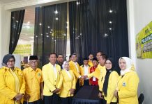 Teguh Ista’al Kembalikan Formulir Pendaftaran Ketua DPD Golkar Kota Serang