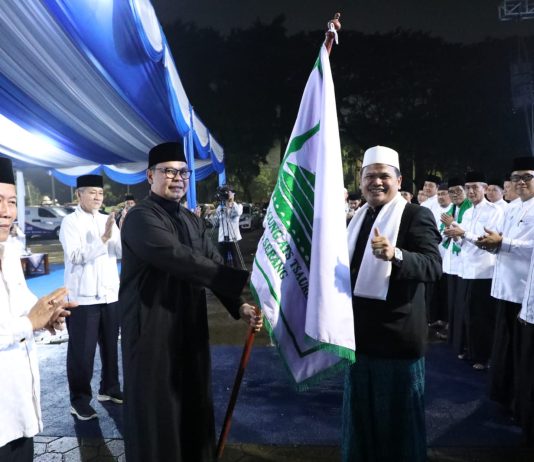 Walikota Serang Lantik Pengurus DKM Masjid Agung Ats Tsauroh Periode 2025-2029