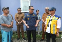 Walikota Serang Turun Tangan Siang Malam Tangani Banjir Grand Sutera, Alat Berat Terkendala Bangunan Sempadan Sungai