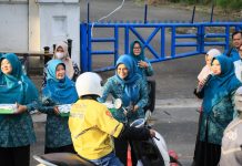 Ramadan Penuh Berkah, TP PKK Kota Serang Berbagi Takjil Gratis untuk Warga