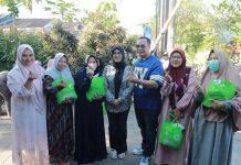 Tak Pernah Lelah, Meski Libur Kerja Walikota Serang Tetap Bagikan Sembako untuk Warganya