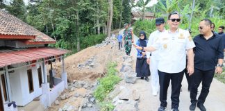 Tinjau Proyek Betonisasi dan TPT di Walantaka-Taktakan, Walikota Serang Pastikan Pembangunan Infrastruktur Merata