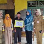 Ketua TP PKK Kota Serang Bantu Warga Kurang Mampu di Curug Perbaiki Rumah Tak Layak Huni