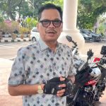 Instruksi Walikota Serang dan Efisiensi BBM, Sekda Nanang Saefudin Ngantor Naik Motor