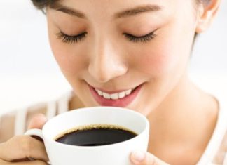 Minum Kopi Sebabkan Gigi Kuning? Yuk Putihkan Lagi, Ini Solusinya